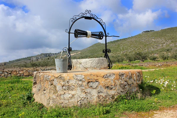 Antiguo pozo italiano en la isla de Zakynthos — Foto de Stock