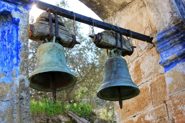 响铃，argassi 村，桑特岛岛希腊 — 图库照片
