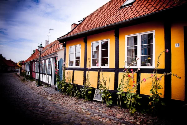 Casa amarela na ilha de Bornholm — Fotografia de Stock