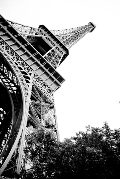 埃菲尔铁塔黑色和白色 — 图库照片