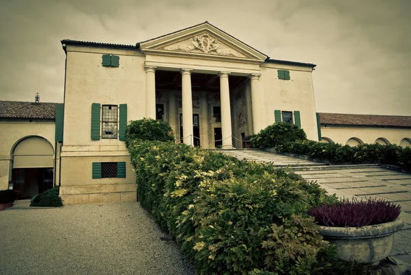 Garden of a historic villa in the Veneto — Stock Photo, Image