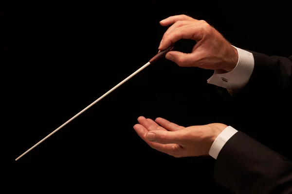 Диригент диригує оркестром — стокове фото