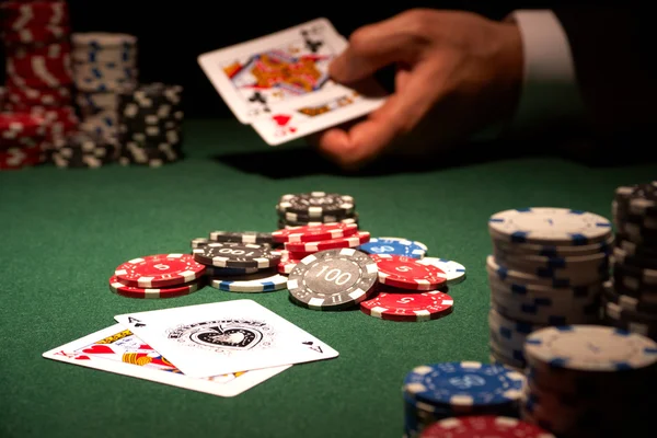 La mano ganadora backjack casino tarjeta juego Imágenes de stock libres de derechos