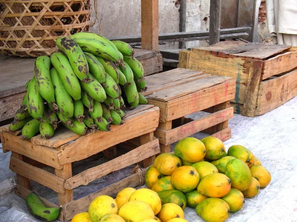 Bananer och grapefrukter — Stockfoto