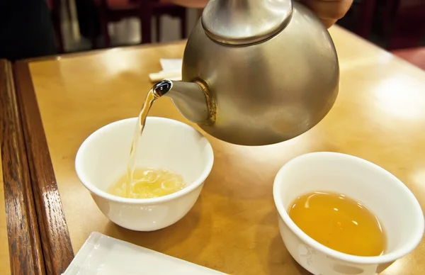 Подавать чай — стоковое фото