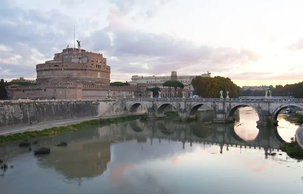 Hrad a mostu Sant'Angelo v Římě — Stock fotografie