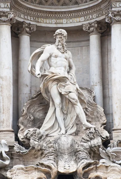 Detail der Hauptstatue des Trevi-Brunnens in Rom, Italien. — Stockfoto