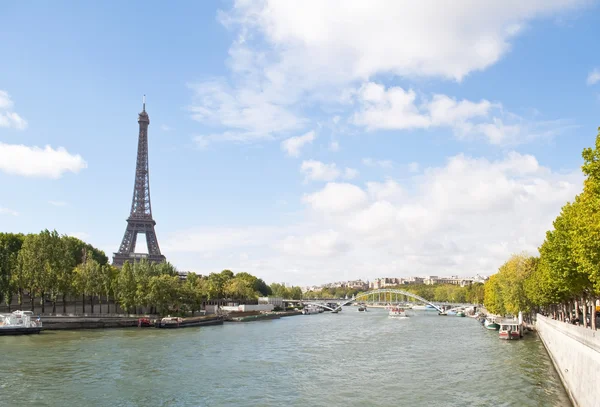 Řeky seine a Eiffelova věž — Stock fotografie