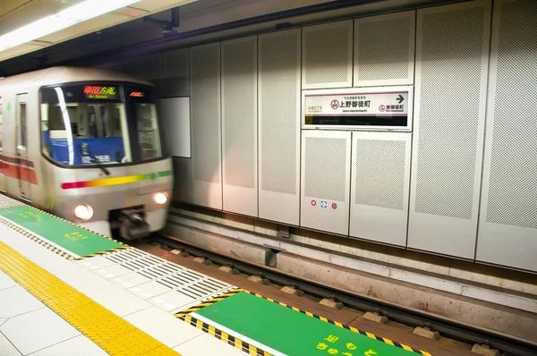 Токийское метро в движении — стоковое фото