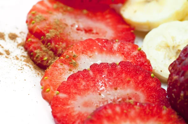 Erdbeeren und Bananen — Stockfoto