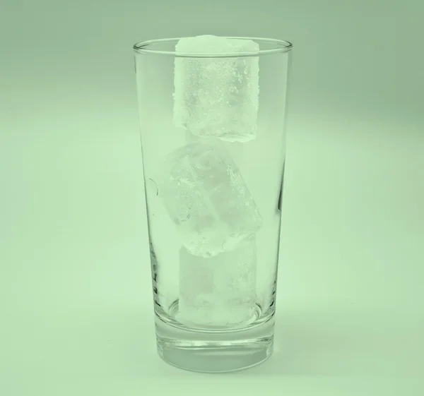 Vidrio con hielo —  Fotos de Stock