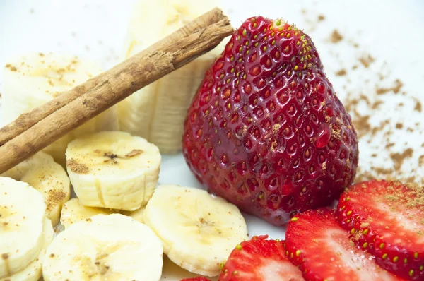 草莓和香蕉 — 图库照片
