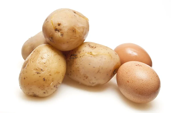 Gekochte Kartoffeln und Eier — Stockfoto