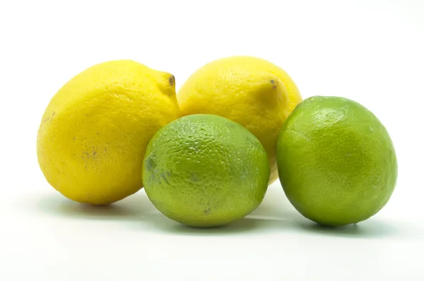 Limetten und Zitronen — Stockfoto