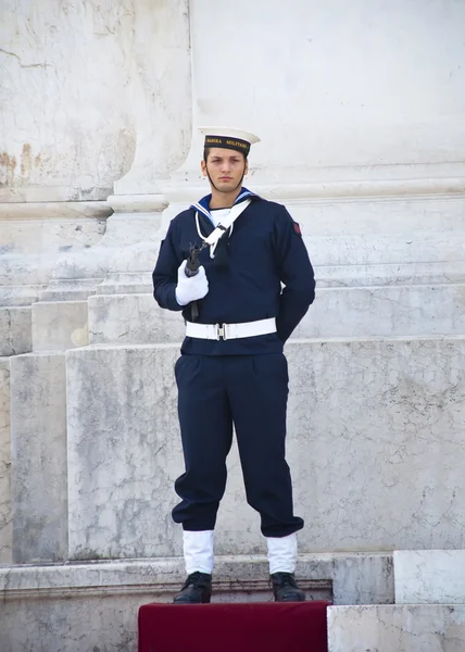 stock image Soldier in the Victor Emmanuel II Monument, Rome