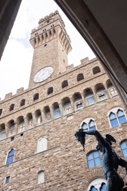 perseus ve palazzo vecchio, florence'nın bronz heykeli