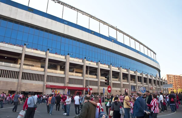 Возле стадиона Висенте Кальдерон, Мадрид, Испания — стоковое фото