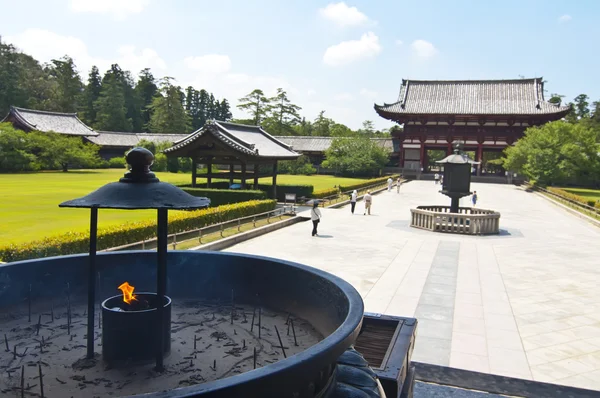 在奈良东大寺烧香、 日本 — 图库照片