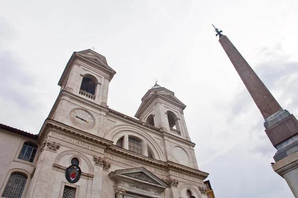 Εκκλησία της το trinita dei monti στη Ρώμη, Ιταλία — Φωτογραφία Αρχείου
