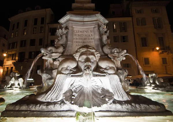 Fuente en la Plaza Rotonda de Roma — Foto de Stock