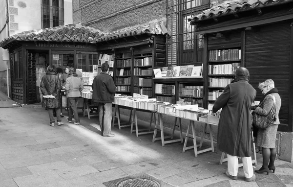 Madrid kirjakauppa.Musta & valkoinen valokuvaus — kuvapankkivalokuva