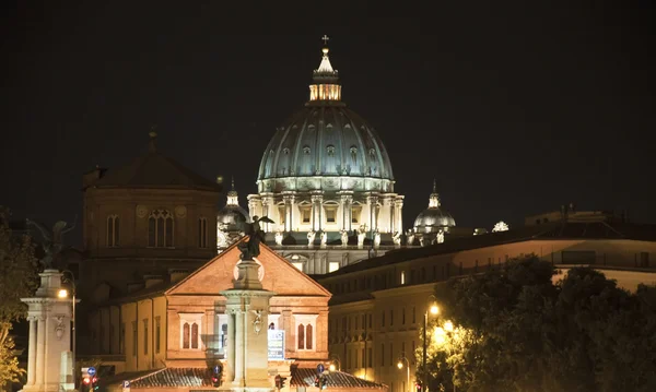 Kupol av basilikan i Vatikanen — Stockfoto