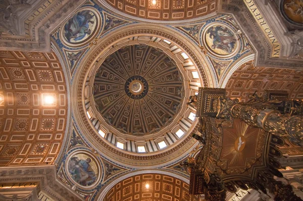 Wewnątrz Bazyliki Świętego Piotra w Rzymie, Włochy — Zdjęcie stockowe