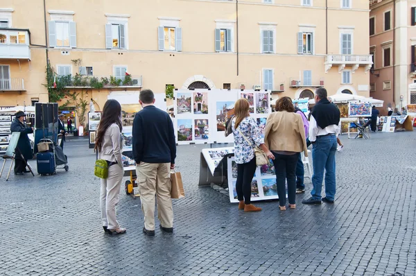 Turisták, a Piazza Navona — Stock Fotó