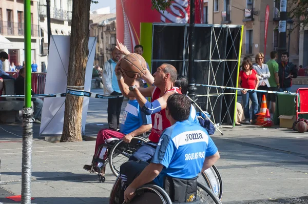 男子轮椅篮球动作 — 图库照片