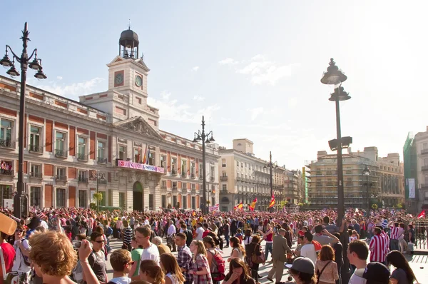 At.Madrid вболівальників на площі Пласа-Майор в Мадриді — стокове фото