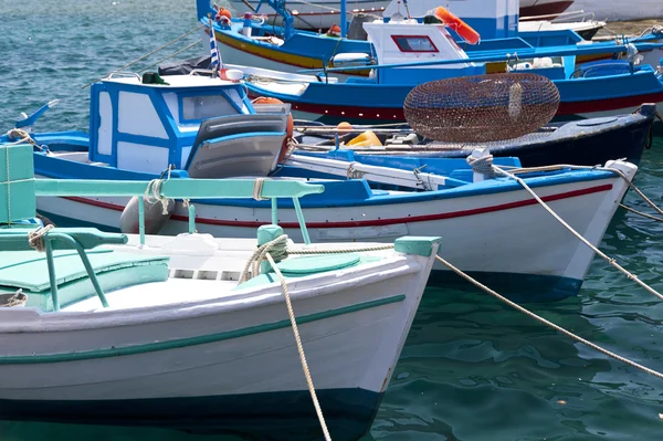 Rybářské lodě na samos — Stock fotografie