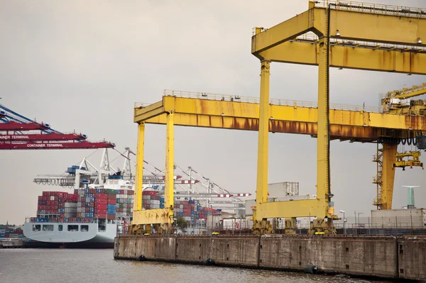 Přístav hamburgハンブルクの港 — Stock fotografie