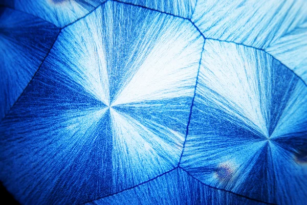 Microkristallen van ascorbinezuur in gepolariseerd licht — Stockfoto
