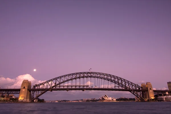 ハーバー ブリッジ - シドニー市のスカイライン — ストック写真