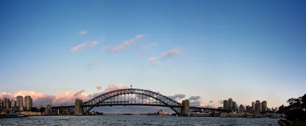 海港大桥-悉尼城市天际线全景 — 图库照片