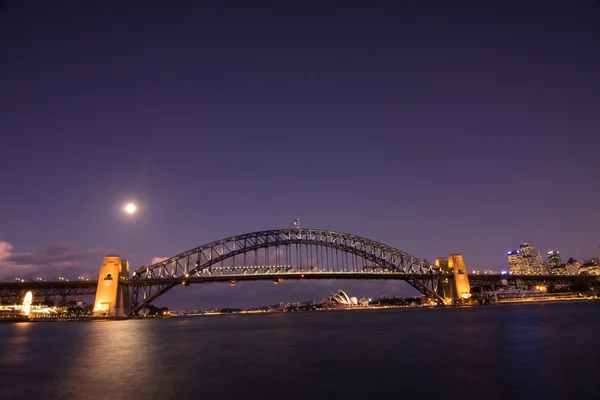 海港大桥-悉尼城市天际线 — 图库照片