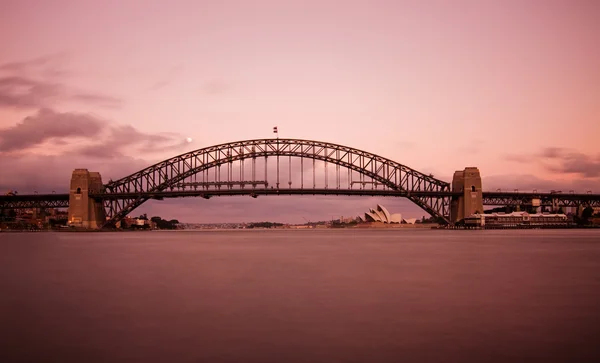 海港大桥-悉尼城市天际线 — 图库照片