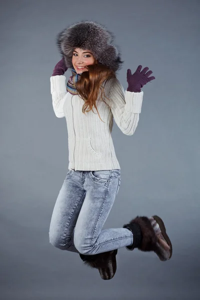 Gyönyörű lány téli ruha. Stúdió felvétel — Stock Fotó