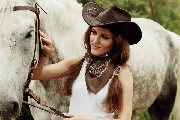 Gyönyörű cowgirl. A stabil lövés Jogdíjmentes Stock Képek