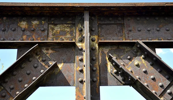 Eisenbahnbrücke - Nietverbindungen — Stockfoto