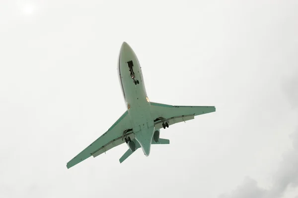 倾斜的飞机 — 图库照片