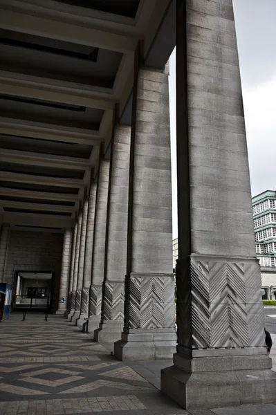Colunas de pilar quadrado — Fotografia de Stock