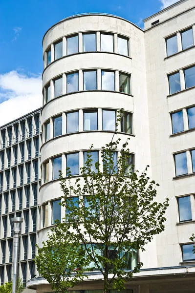 Vit Bryssel lägenhet lägenheter — Stockfoto