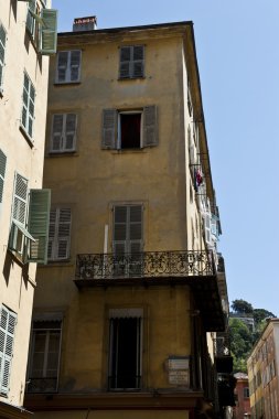 protuding daire flat