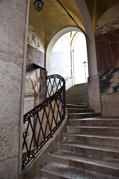 フランスの曲がりくねった階段 — ストック写真