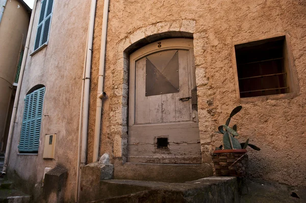 Korte baksteen deur — Stockfoto