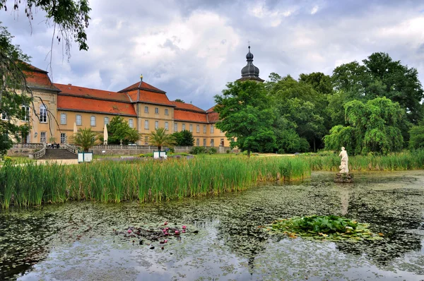 富尔达、 hessen、 德国城堡 fasanarie 公园的湖里 — 图库照片