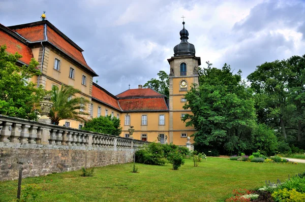 Natureza do parque de verão de Schloss Fasanarie em Fulda, Hessen, Ger — Fotografia de Stock