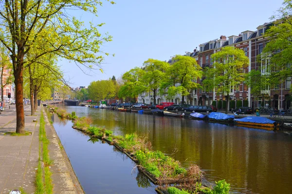 オランダ （オランダ、アムステルダムでのボートと美しい川) — ストック写真
