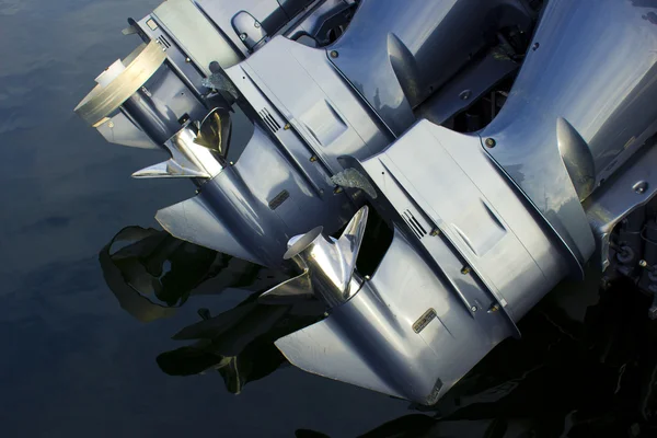 Боковые лодочные двигатели Лицензионные Стоковые Фото